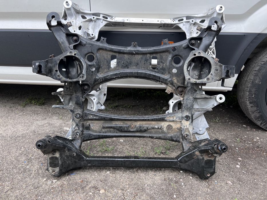 Передній підрамник до BMW X3 F25