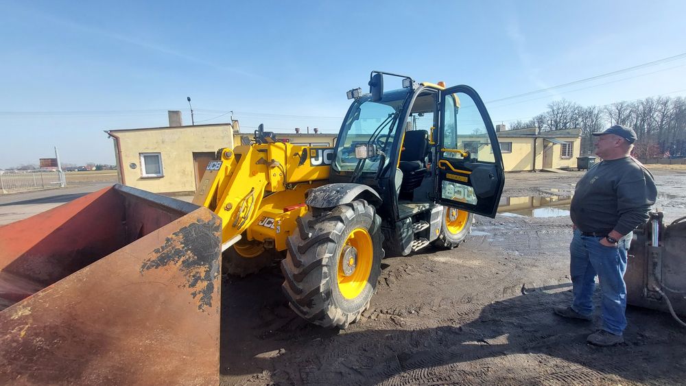 Wynajem ładowarek teleskopowych JCB