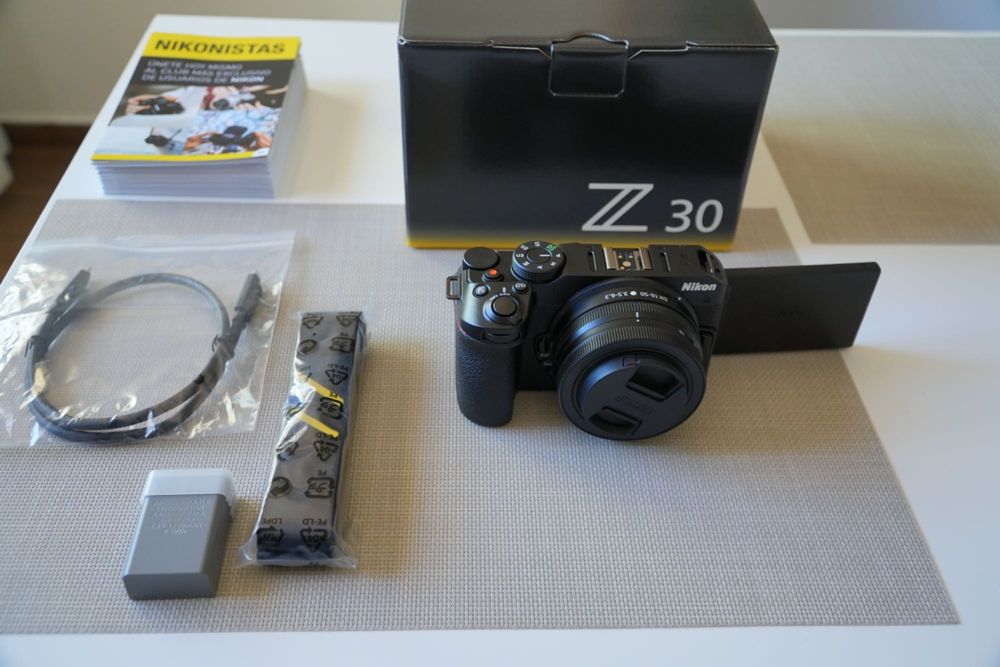NIKON Z30 com objectiva 16-50 nova