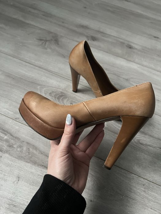 Brązowe szpilki na platformie Janta 37