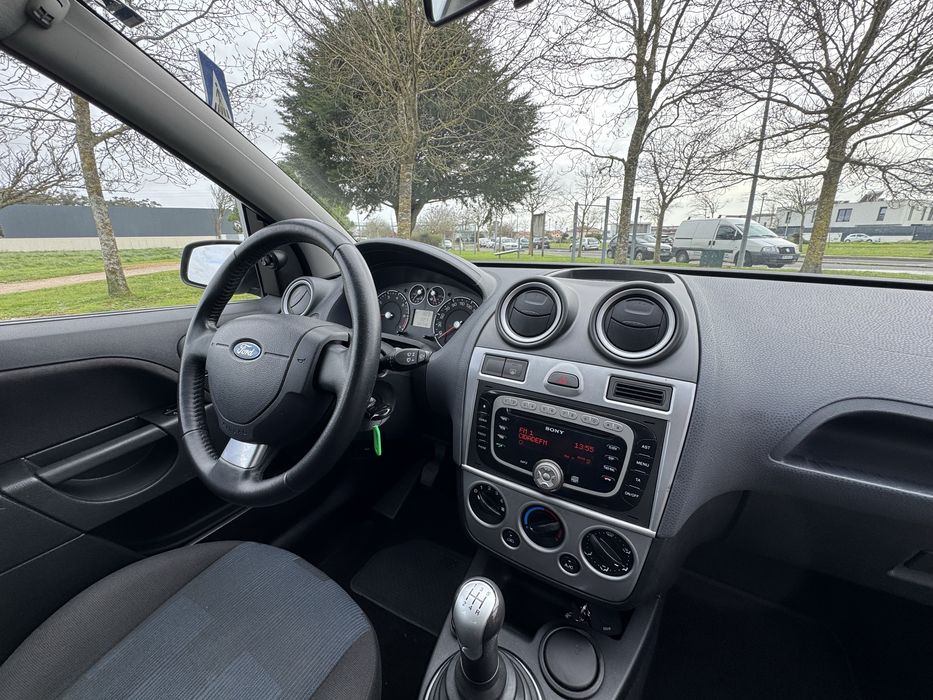 Ford Fiesta 1.25i - 100.000 Km - 18 Meses de Garantia