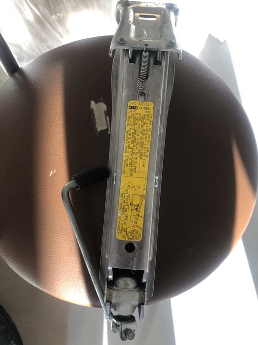 Домкрат audi a6c6 оригінал