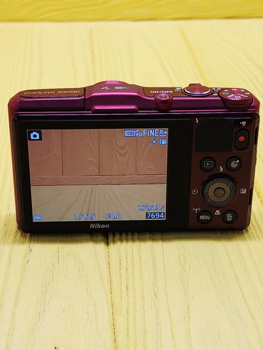 Компактный фотоаппарат Nikon Coolpix S9700 Red + SD 64Gb