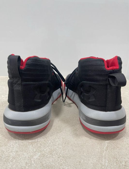 Ténis basketball Under Armour 42