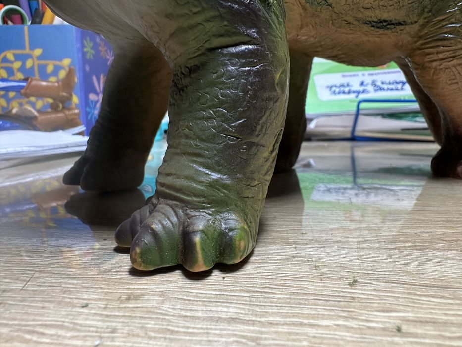 Динозавр гумовий