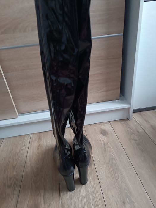 Czarne lakierowane kozaki na obcasie rozmiar 47