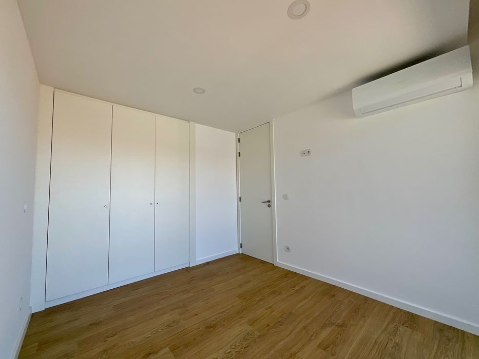 Espinho - Arrenda T1 - Condominio Fechado com jardim piscina e ginásio - Novo