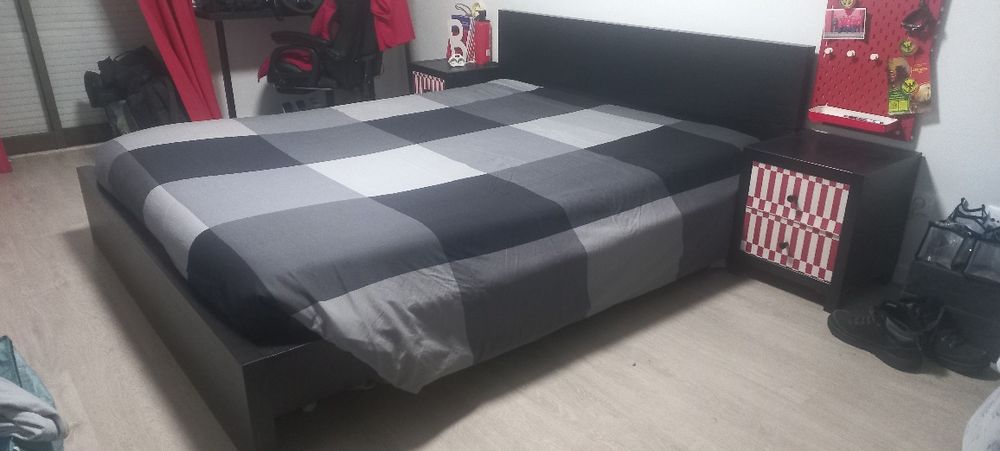 Cama preta Ikea 160×200