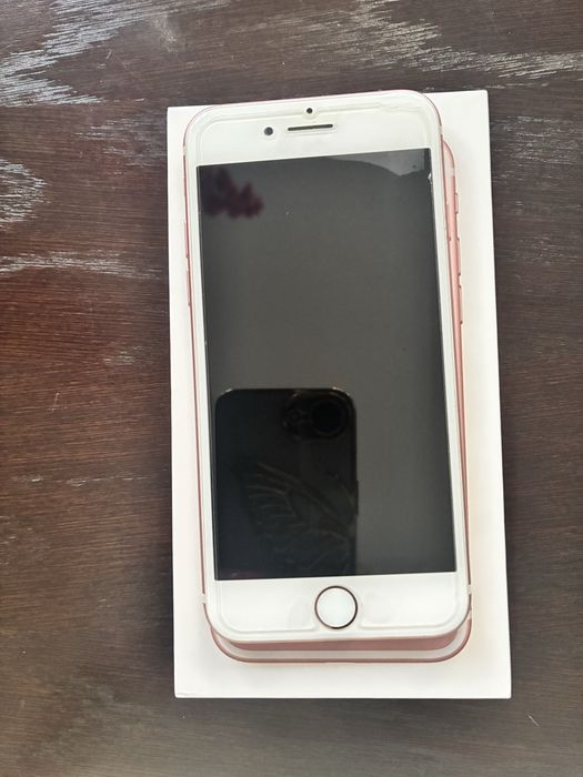 iPhone 7 sprzedam,pojemność baterii 83%