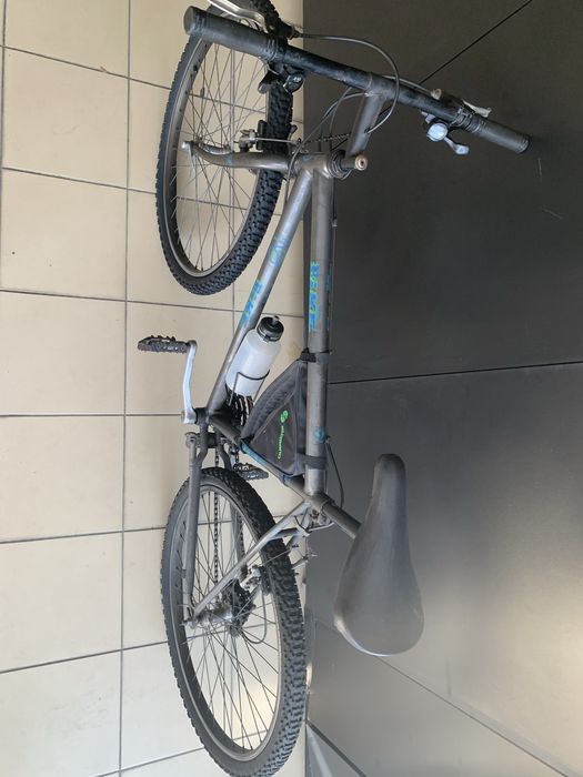 Bicicleta btt cinza