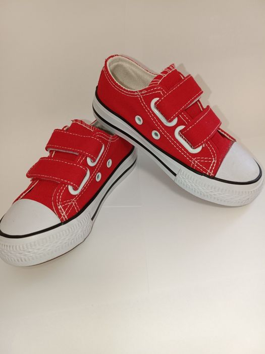 Trampki r. 26 piękny kolor czerwony. NOWE !