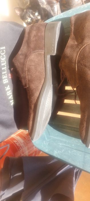 Sapatos novos camurça.