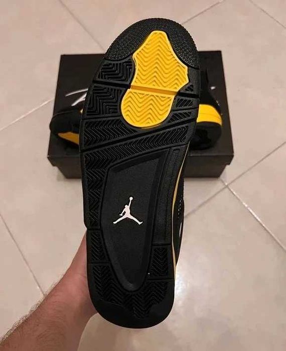 Załączony paragon Jordan 4 retro Thunder R.39
