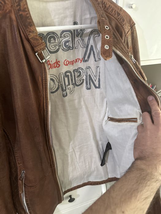 Blusao da Freaky Nation cor em pele  camel tamanho M