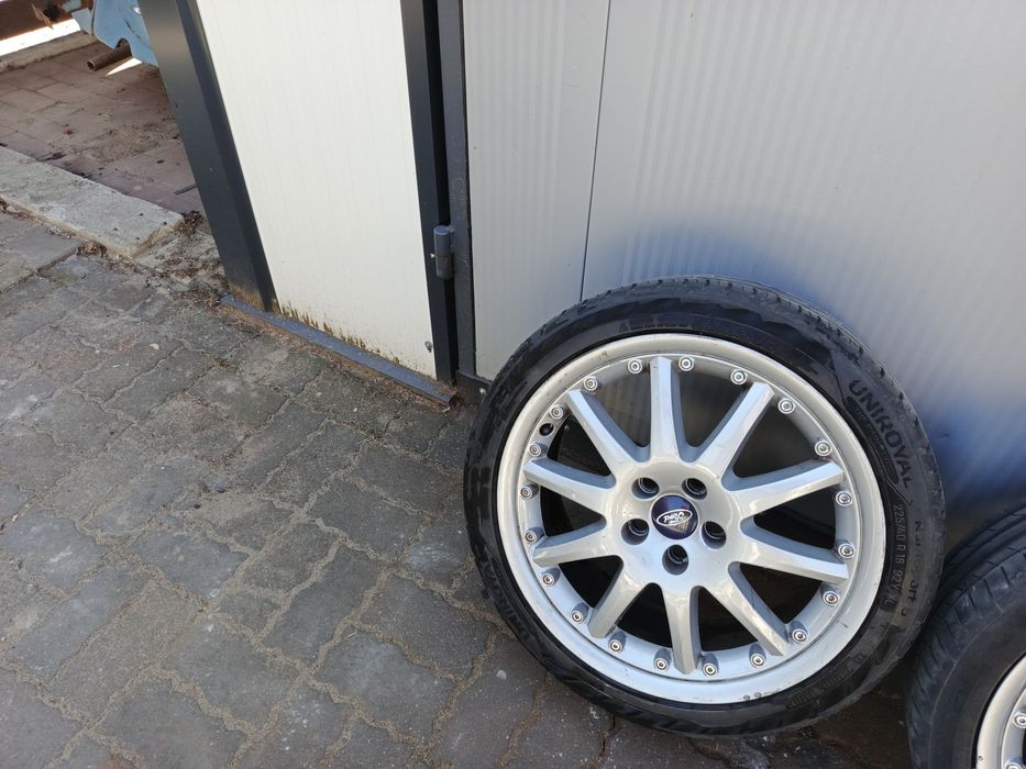 Sprzedam felgi 18"z oponami