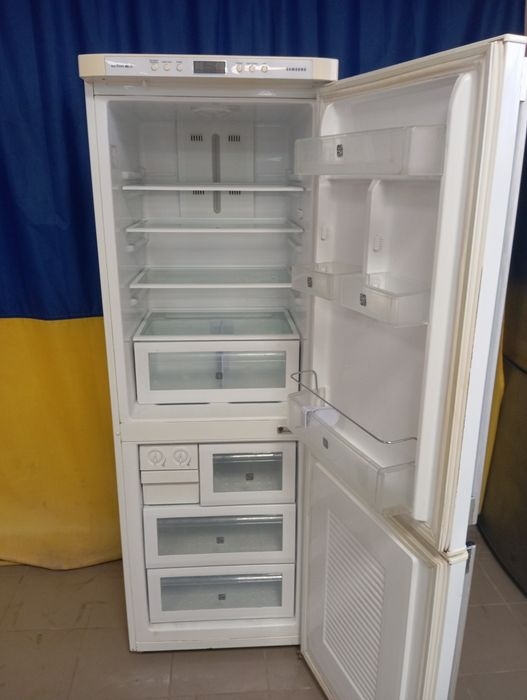 Холодильник Самсунг no frost RL33EASW