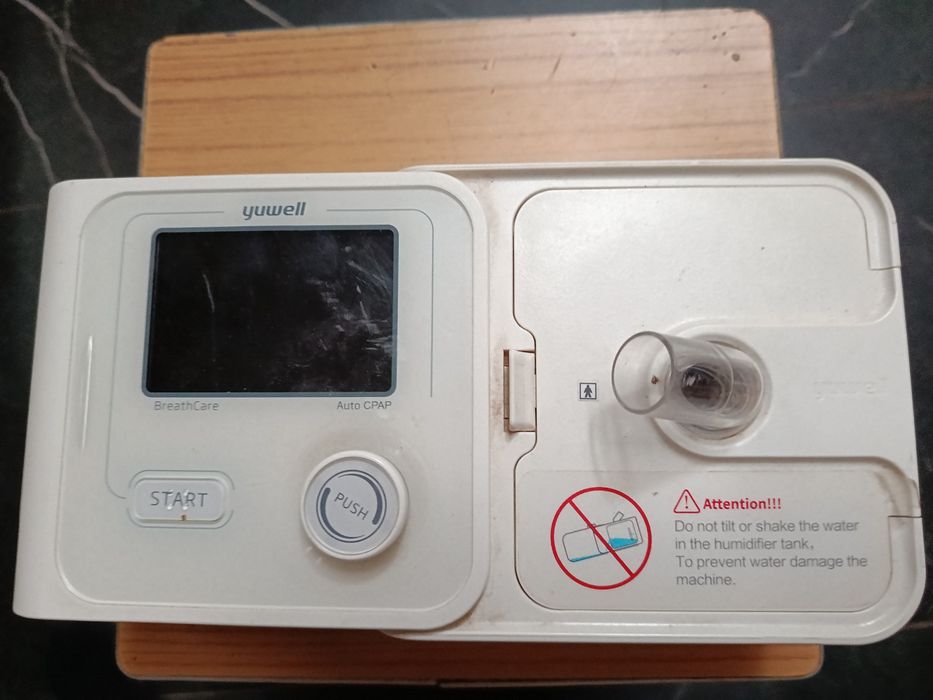 Aparat do bezdechu sennego CPAP YH-560 firmy Yuwell z nawilzaczem