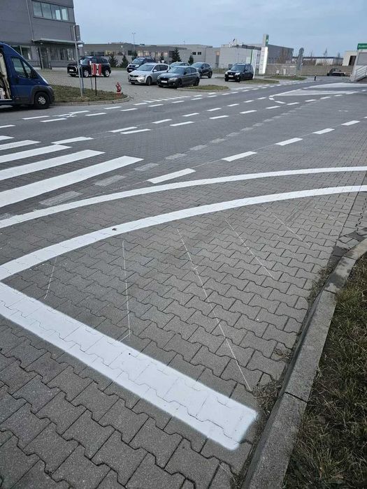 Oznakowanie poziome/ Malowanie parkingów, dróg, hal i magazynów