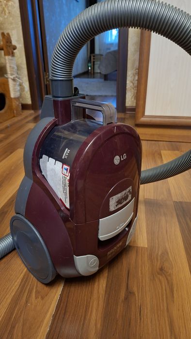Продам пилосос LG VK69161N