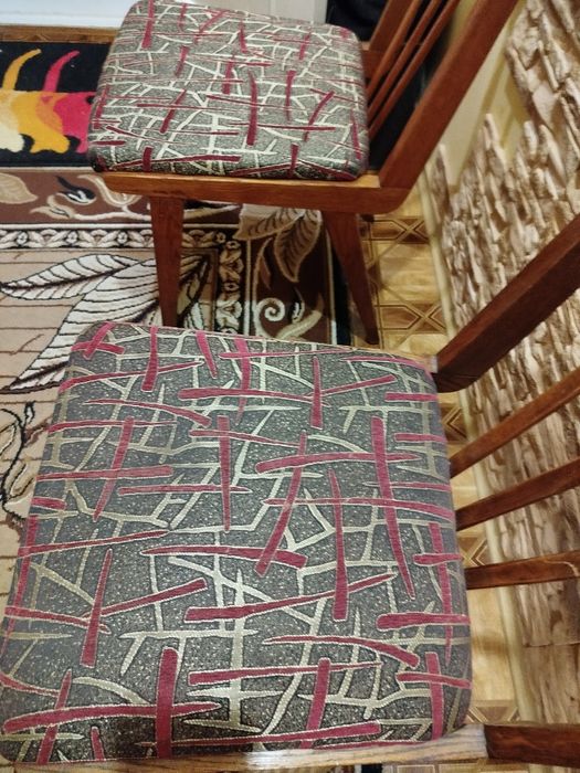 Стільці м'які дерев'яні