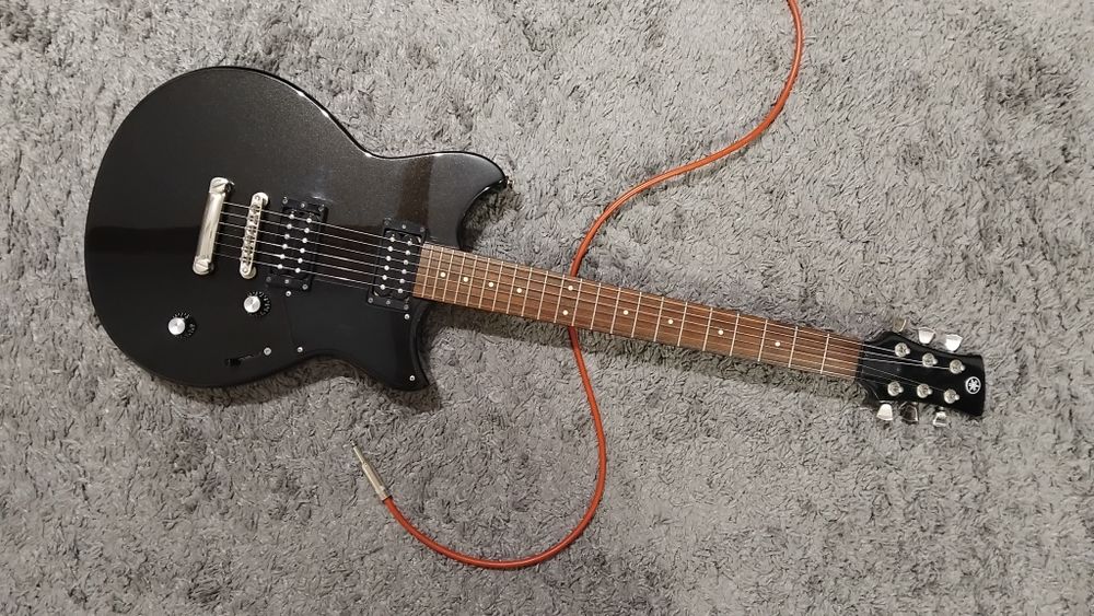 Gitara yamaha revstar