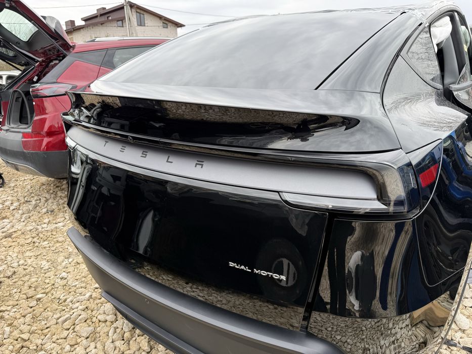 Кришка, ляда багажника Tesla model Y Juniper, Тесла модель У Джуніпер чорна.PX02