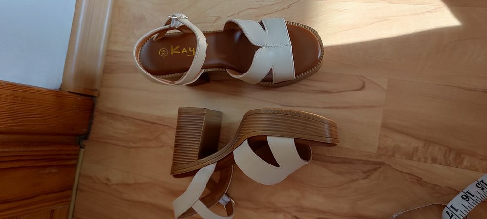 Sandały damskie na słupku 36