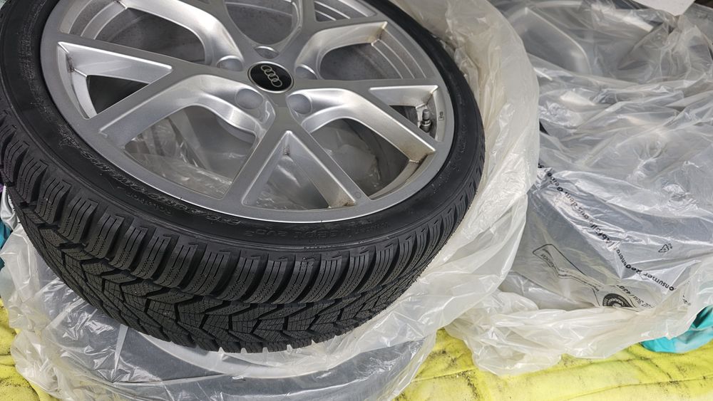 Jantes originais com pneus Audi RS3 8Y