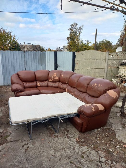 Продам диван уголок (дермантин)