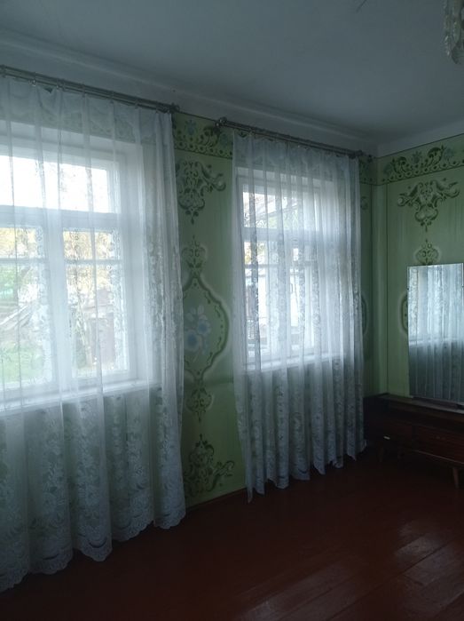 Продаж приміського будинку