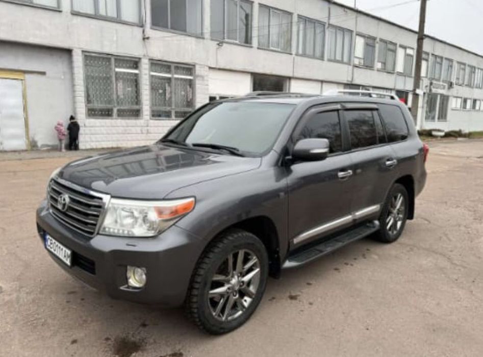 Toyota Land Cruiser 200 год 2011