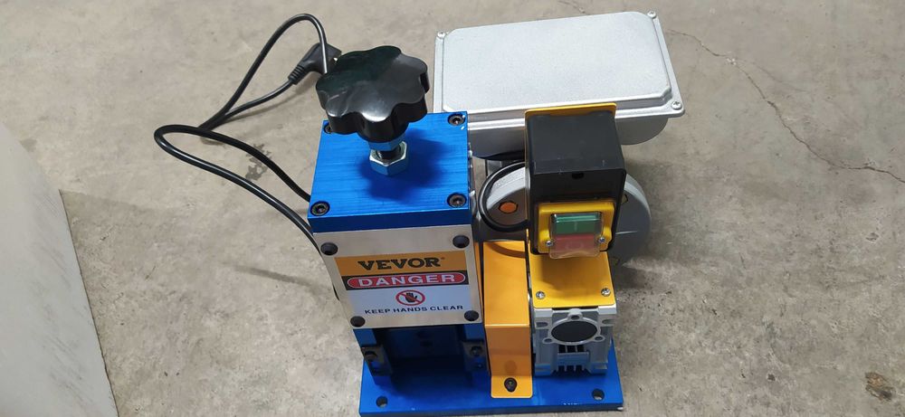 Maquina elétrica para descarnar / descascar cabos e fios   1.5 a 25mm