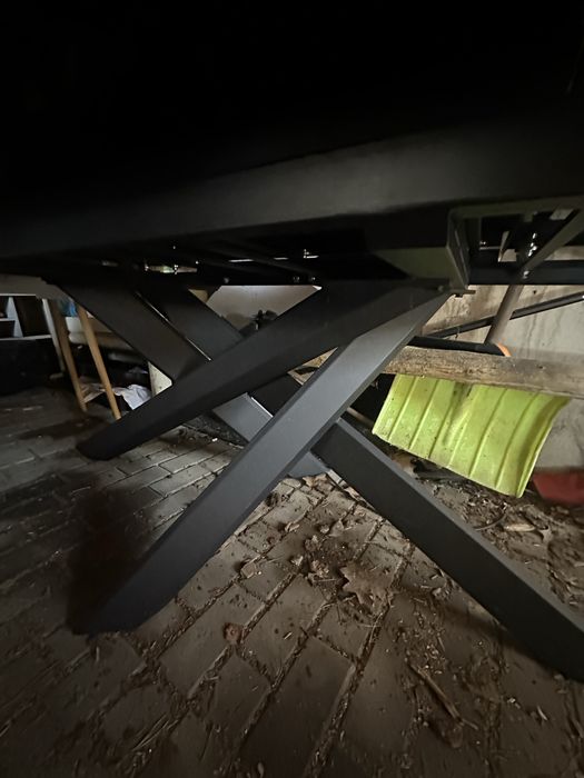 Stol nowoczesny solidny