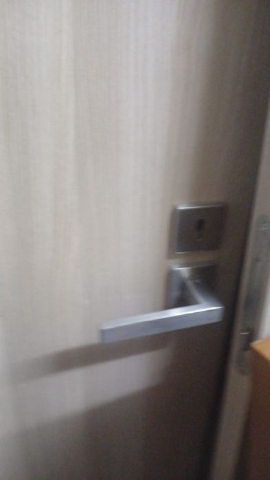 Pavimento flutuante e portas novas