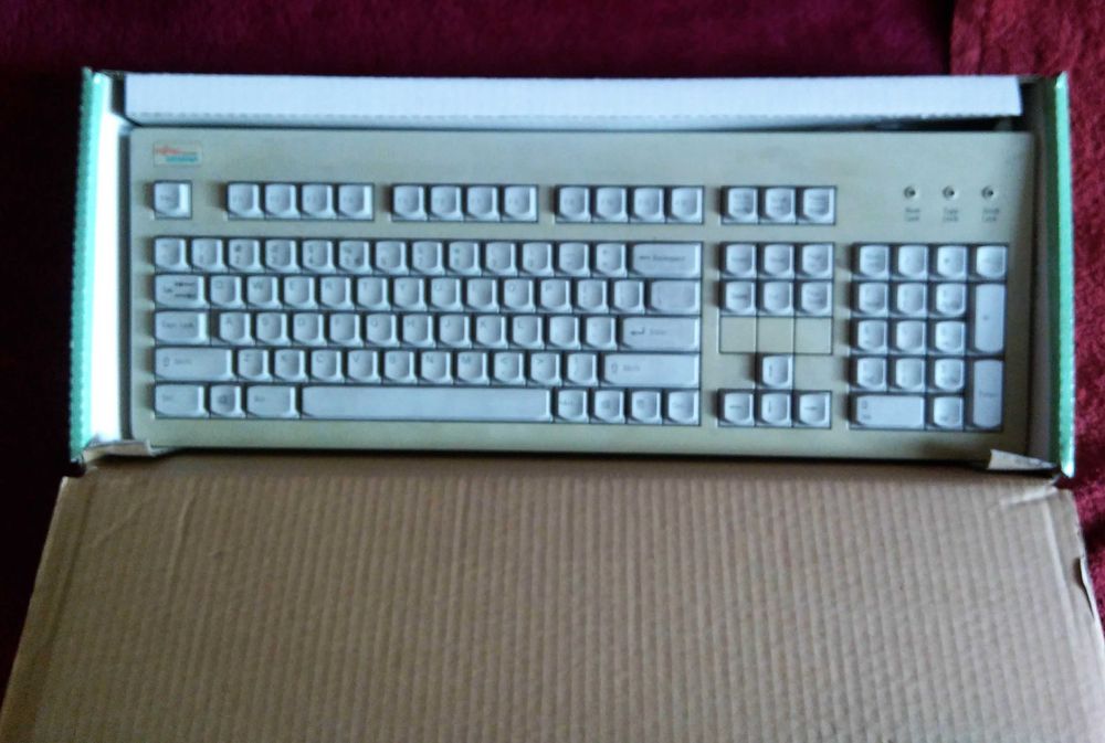Klawisze i myszak kulkowy na PS2 Fujitsu Siemens