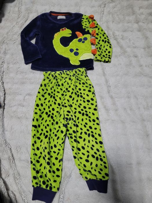 Продам махровий теплий костюм на хлопчика 3-4роки