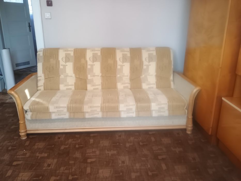 Liściasta jasna kanapa