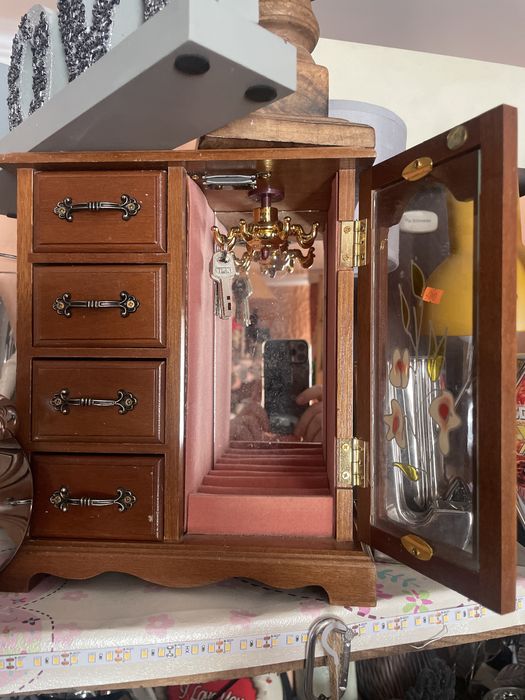 Продам вінтажну деревяну шкатулку для прикрас