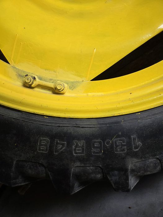 Kola do międzyrzędzi John Deere