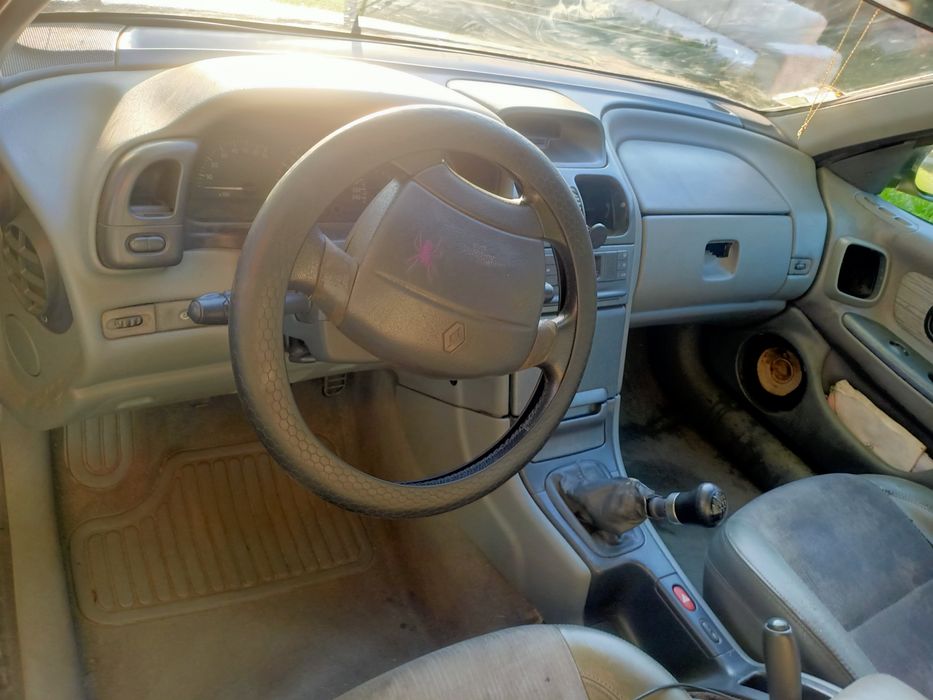Vendo ou troco por carros ou carrinhas Renault laguna 1900 dti com 105 CV a funcionar falta dar uma limpeza nos bancos