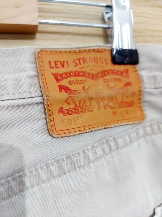 Oryginalne męskie spodnie klasyczne Levi's model 501 prosta nogawka 32