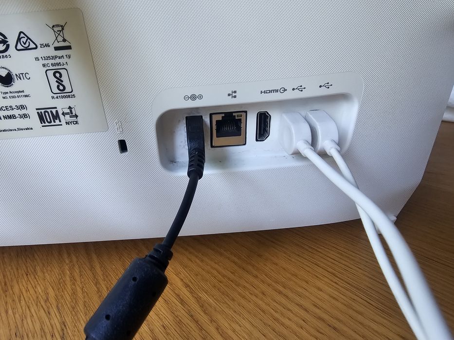 PC Lenovo all in one 1T disco. 8GB ram. Windows 11