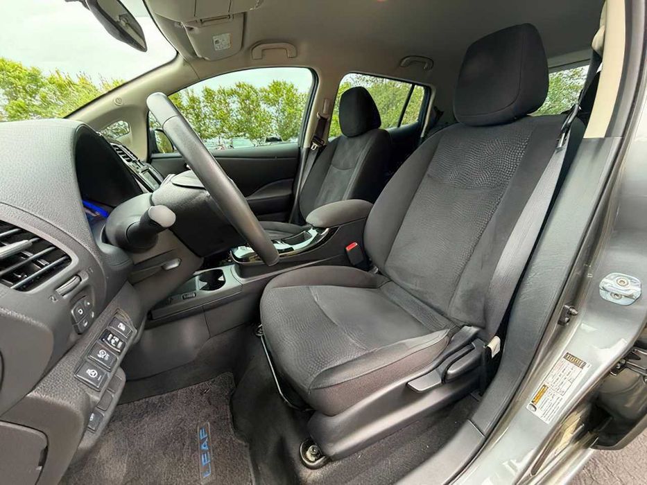 Nissan LEAF      2016