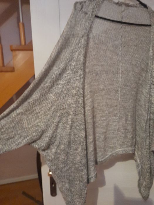 38 M szara asymetryczna narzutka, kardigan