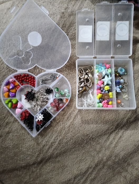 Продам бусини та матеріали