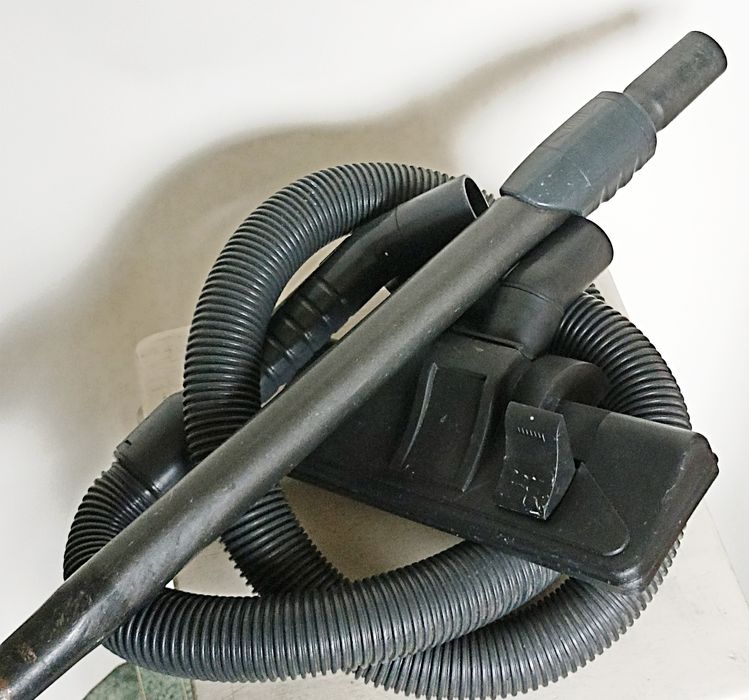 Пилосос LG V-C30K3NTU