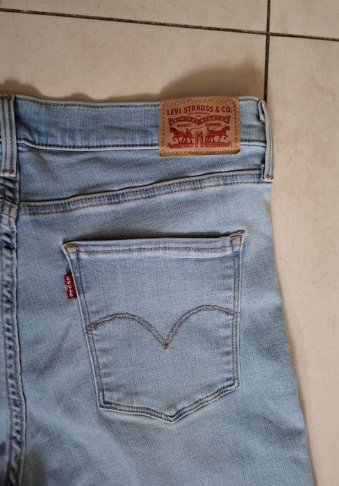 Jeansy "LEVI  STRAUSS"  W 32  L32  jasno niebieskie jak nowe