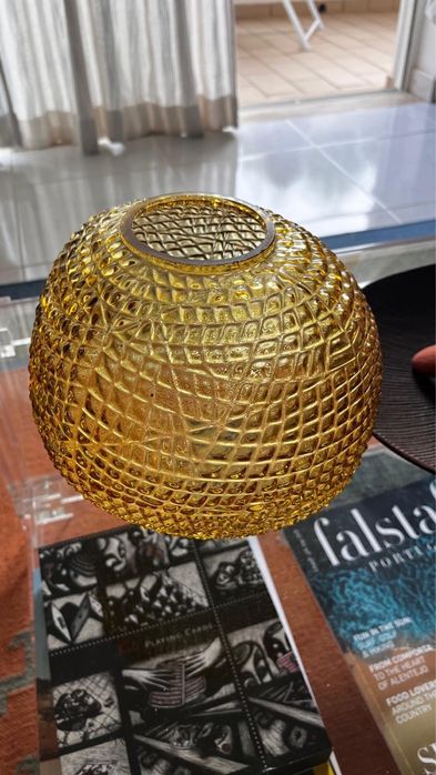 Jarra/ bola de vidro amarelo