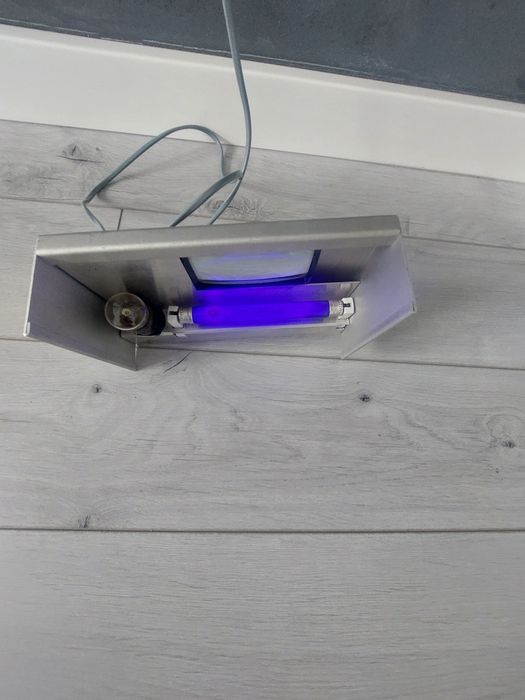 Stary tester banknotów UV – lampa do sprawdzania autentyczności – retro