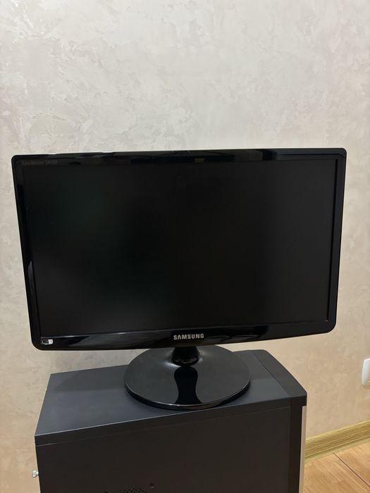 Компʼютер з монітором Самсунг